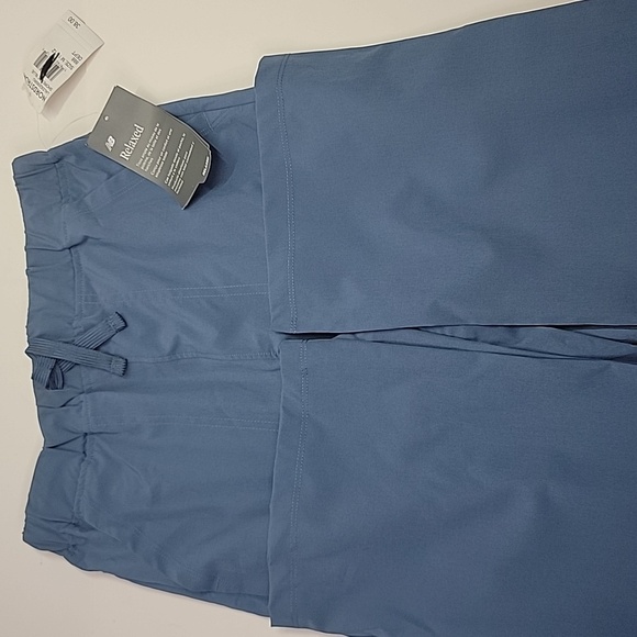 KIDS NEW BALANCE NWT RELAXED BLUE CARGO TRACK PANTS - Picture 5 of 10